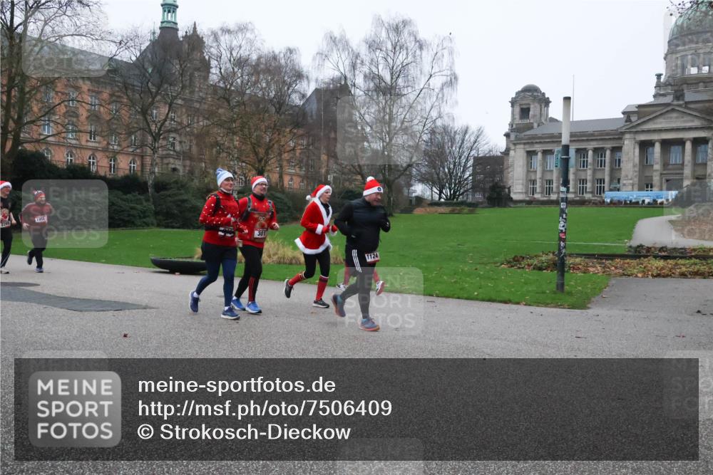 08.12.2024 - St. Pauli X-Mass-Run No. 14 Strokosch-Dieckow http://msf.ph/oto/7506409 08.12.2024 09:42:41 Laufen 1958, 301, 1124 meine-sportfotos.de