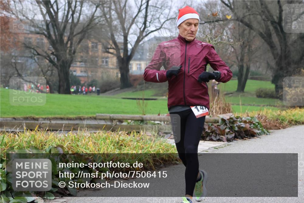 08.12.2024 - St. Pauli X-Mass-Run No. 14 Strokosch-Dieckow http://msf.ph/oto/7506415 08.12.2024 10:45:39 Laufen 14 meine-sportfotos.de