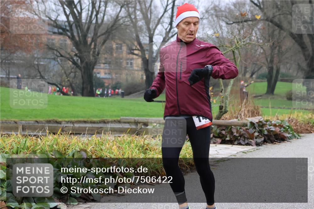 08.12.2024 - St. Pauli X-Mass-Run No. 14 Strokosch-Dieckow http://msf.ph/oto/7506422 08.12.2024 10:45:39 Laufen  meine-sportfotos.de