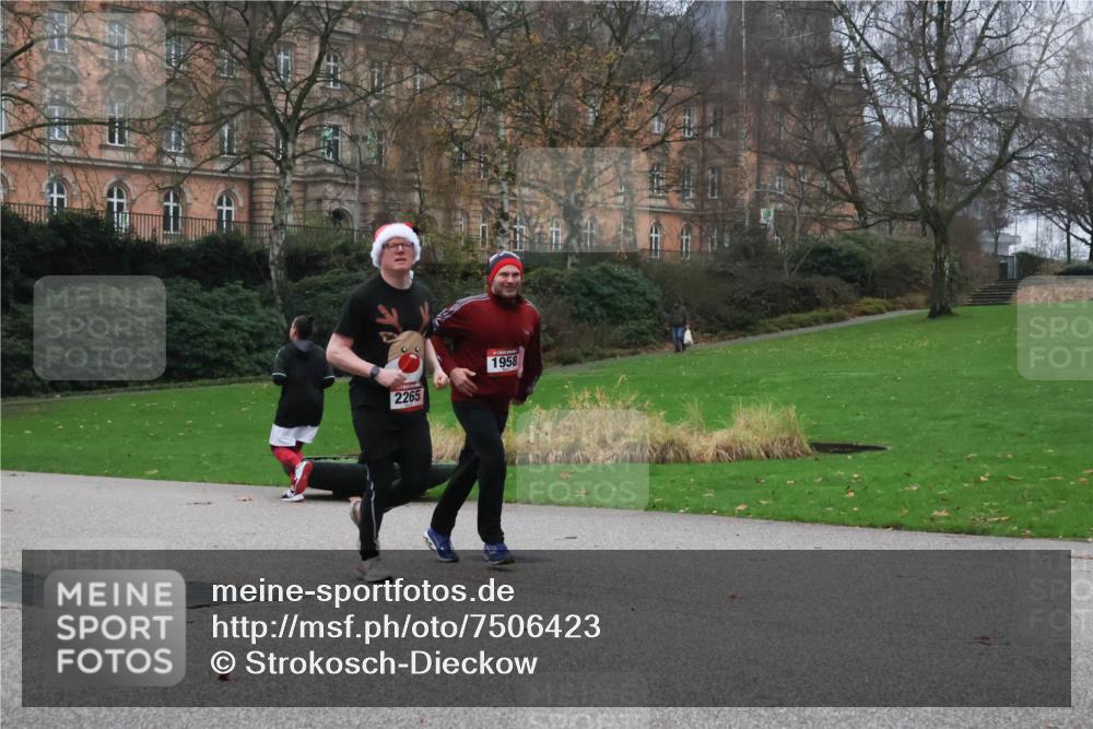 08.12.2024 - St. Pauli X-Mass-Run No. 14 Strokosch-Dieckow http://msf.ph/oto/7506423 08.12.2024 09:42:43 Laufen 2265, 1958 meine-sportfotos.de