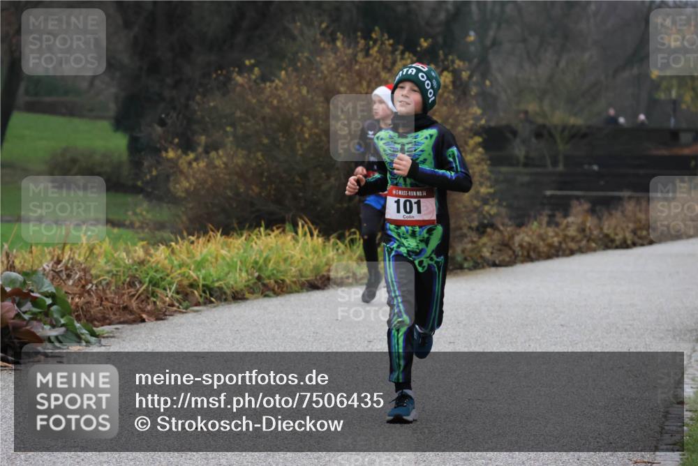 08.12.2024 - St. Pauli X-Mass-Run No. 14 Strokosch-Dieckow http://msf.ph/oto/7506435 08.12.2024 10:46:09 Laufen 14, 101 meine-sportfotos.de