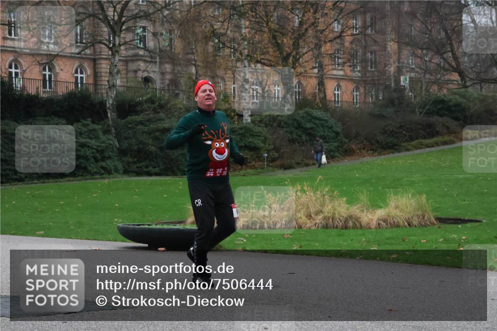 08.12.2024 - St. Pauli X-Mass-Run No. 14 Strokosch-Dieckow http://msf.ph/oto/7506444 08.12.2024 09:42:45 Laufen  meine-sportfotos.de