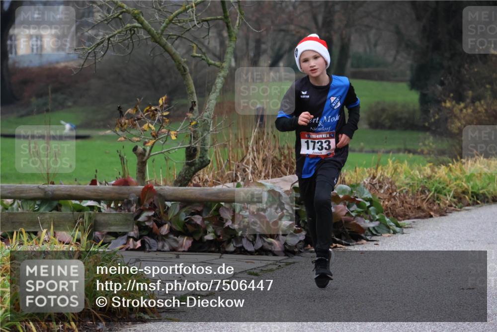 08.12.2024 - St. Pauli X-Mass-Run No. 14 Strokosch-Dieckow http://msf.ph/oto/7506447 08.12.2024 10:46:12 Laufen 14, 1733 meine-sportfotos.de