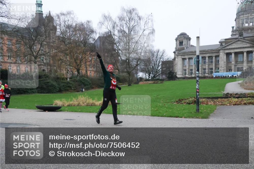 08.12.2024 - St. Pauli X-Mass-Run No. 14 Strokosch-Dieckow http://msf.ph/oto/7506452 08.12.2024 09:42:46 Laufen 1955 meine-sportfotos.de