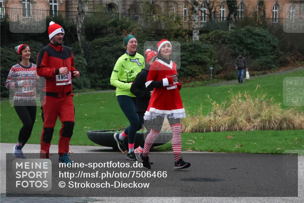 08.12.2024 - St. Pauli X-Mass-Run No. 14 Strokosch-Dieckow http://msf.ph/oto/7506466 08.12.2024 09:42:48 Laufen 1952, 2889, 1952, 65 meine-sportfotos.de