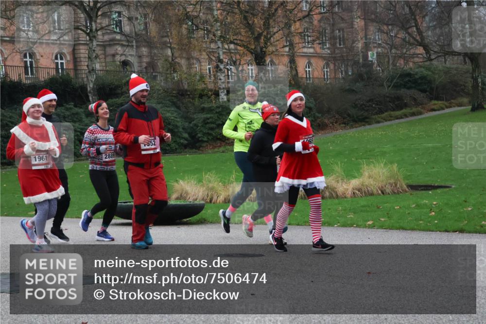 08.12.2024 - St. Pauli X-Mass-Run No. 14 Strokosch-Dieckow http://msf.ph/oto/7506474 08.12.2024 09:42:49 Laufen 1961, 2889, 52, 1962 meine-sportfotos.de