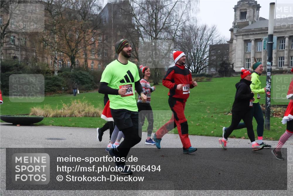08.12.2024 - St. Pauli X-Mass-Run No. 14 Strokosch-Dieckow http://msf.ph/oto/7506494 08.12.2024 09:42:51 Laufen 04, 195, 288, 19 meine-sportfotos.de