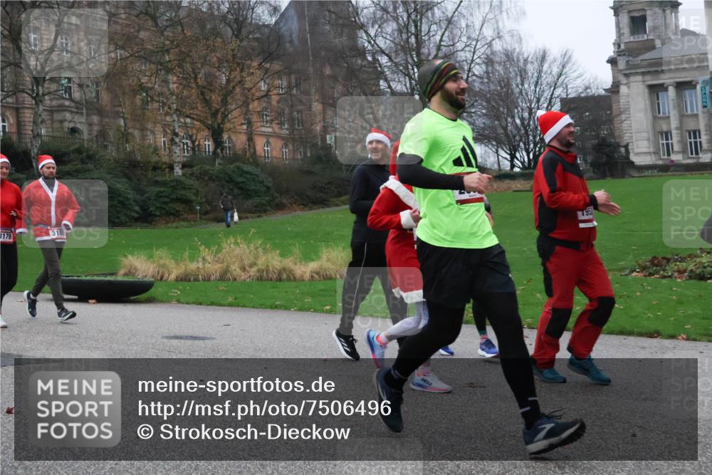 08.12.2024 - St. Pauli X-Mass-Run No. 14 Strokosch-Dieckow http://msf.ph/oto/7506496 08.12.2024 09:42:51 Laufen 3179, 318 meine-sportfotos.de