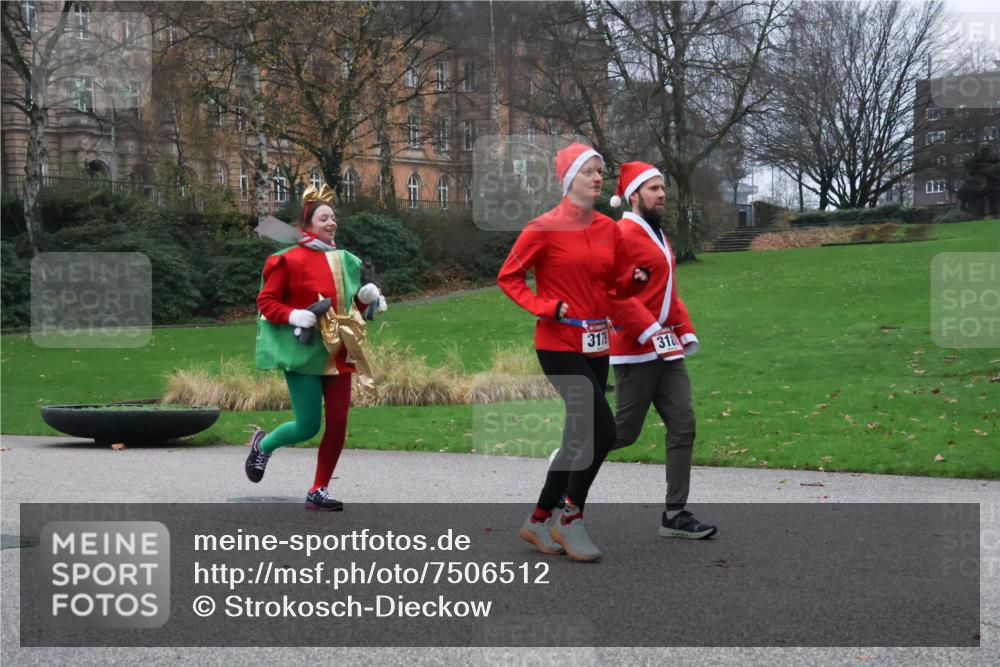 08.12.2024 - St. Pauli X-Mass-Run No. 14 Strokosch-Dieckow http://msf.ph/oto/7506512 08.12.2024 09:42:53 Laufen 311, 318 meine-sportfotos.de