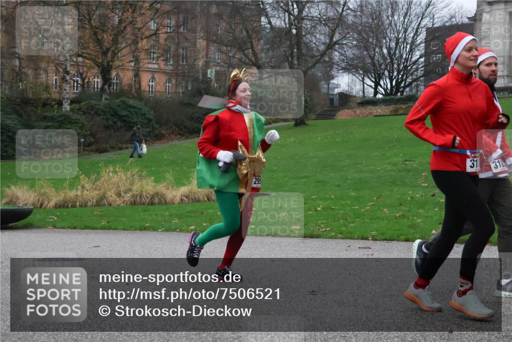 08.12.2024 - St. Pauli X-Mass-Run No. 14 Strokosch-Dieckow http://msf.ph/oto/7506521 08.12.2024 09:42:54 Laufen 295, 31, 318 meine-sportfotos.de
