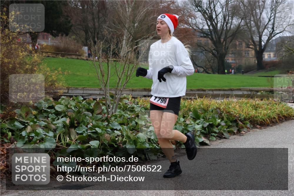 08.12.2024 - St. Pauli X-Mass-Run No. 14 Strokosch-Dieckow http://msf.ph/oto/7506522 08.12.2024 10:47:01 Laufen 7799 meine-sportfotos.de
