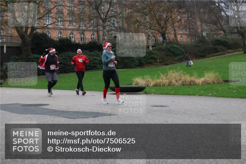 08.12.2024 - St. Pauli X-Mass-Run No. 14 Strokosch-Dieckow http://msf.ph/oto/7506525 08.12.2024 09:42:55 Laufen 2663, 2210 meine-sportfotos.de