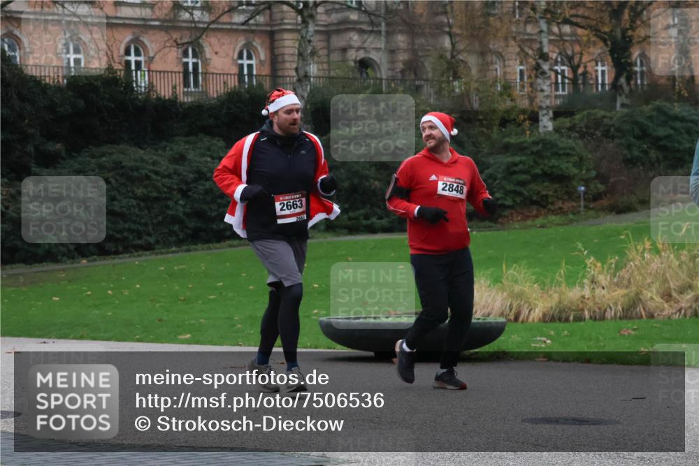 08.12.2024 - St. Pauli X-Mass-Run No. 14 Strokosch-Dieckow http://msf.ph/oto/7506536 08.12.2024 09:42:56 Laufen 2663, 2663, 2848 meine-sportfotos.de