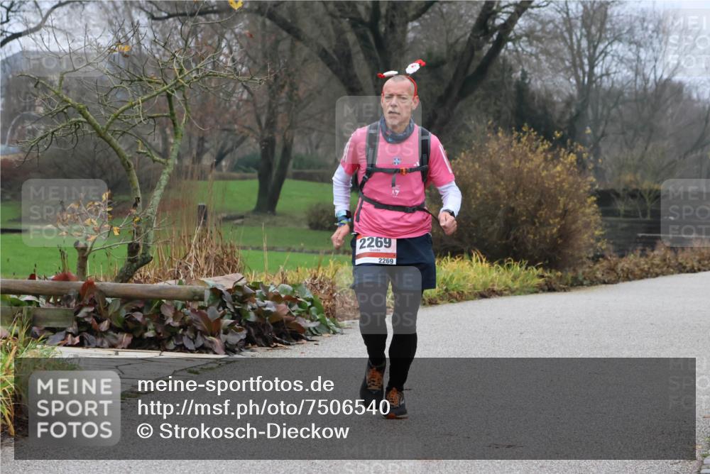 08.12.2024 - St. Pauli X-Mass-Run No. 14 Strokosch-Dieckow http://msf.ph/oto/7506540 08.12.2024 10:47:11 Laufen 2269, 2269 meine-sportfotos.de