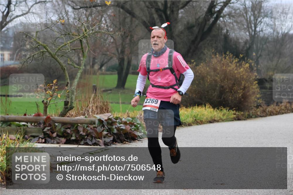 08.12.2024 - St. Pauli X-Mass-Run No. 14 Strokosch-Dieckow http://msf.ph/oto/7506548 08.12.2024 10:47:11 Laufen 2269, 2269 meine-sportfotos.de