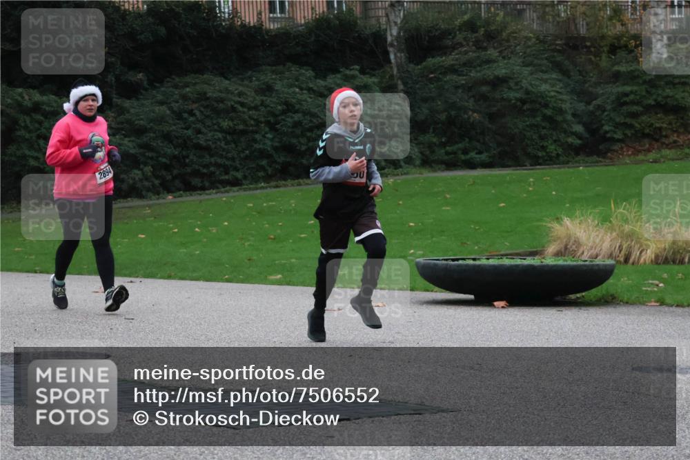 08.12.2024 - St. Pauli X-Mass-Run No. 14 Strokosch-Dieckow http://msf.ph/oto/7506552 08.12.2024 09:42:59 Laufen 2894 meine-sportfotos.de