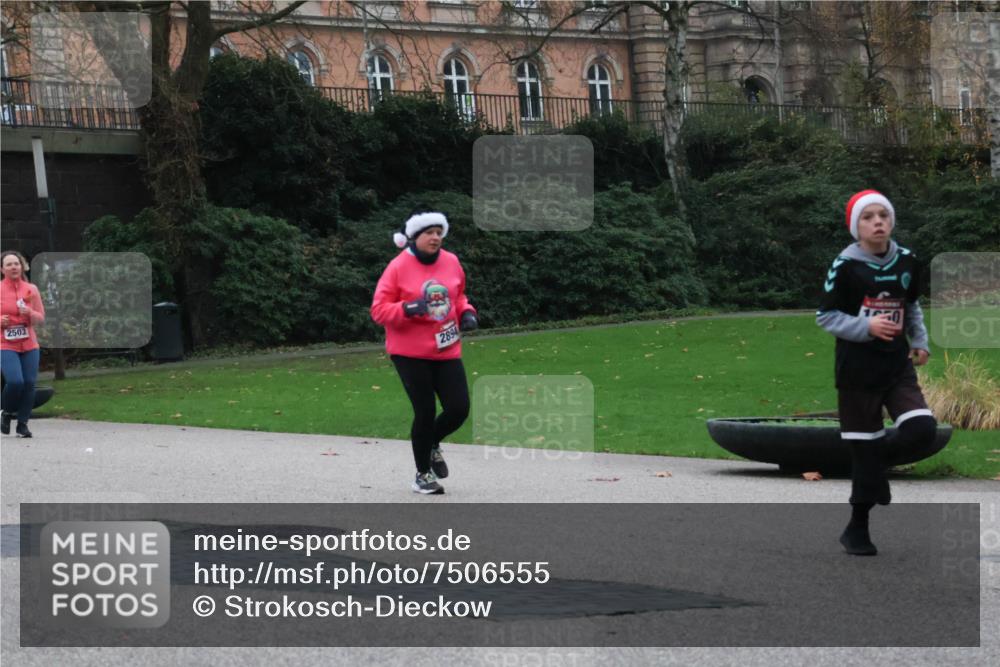 08.12.2024 - St. Pauli X-Mass-Run No. 14 Strokosch-Dieckow http://msf.ph/oto/7506555 08.12.2024 09:43:00 Laufen 2503, 2894 meine-sportfotos.de