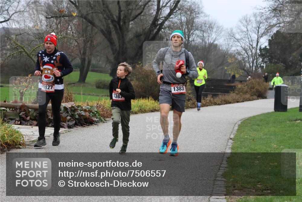 08.12.2024 - St. Pauli X-Mass-Run No. 14 Strokosch-Dieckow http://msf.ph/oto/7506557 08.12.2024 10:47:22 Laufen 1127, 1387, 1383, 1293 meine-sportfotos.de