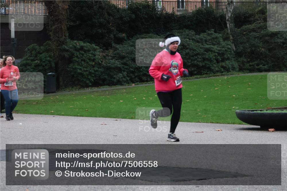 08.12.2024 - St. Pauli X-Mass-Run No. 14 Strokosch-Dieckow http://msf.ph/oto/7506558 08.12.2024 09:43:00 Laufen 2503, 289 meine-sportfotos.de
