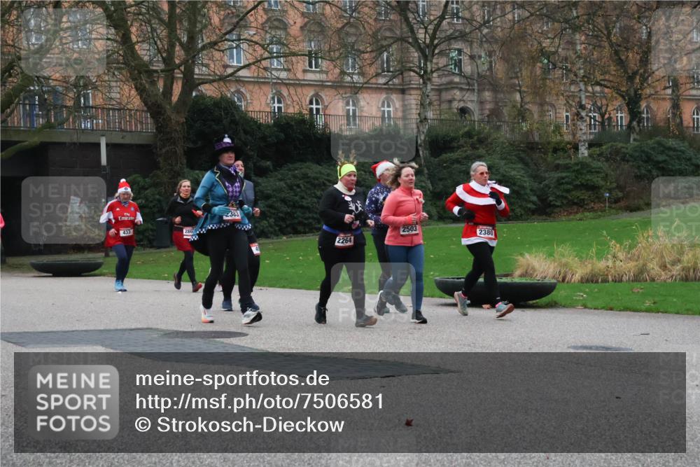 08.12.2024 - St. Pauli X-Mass-Run No. 14 Strokosch-Dieckow http://msf.ph/oto/7506581 08.12.2024 09:43:05 Laufen 433, 286, 383, 2264, 2503, 2380 meine-sportfotos.de