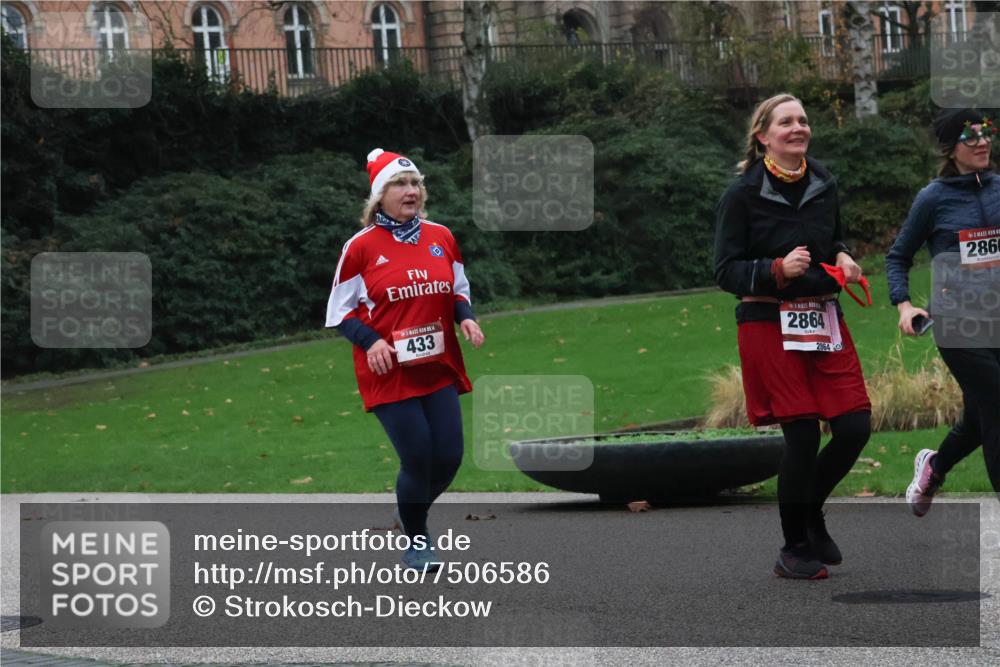 08.12.2024 - St. Pauli X-Mass-Run No. 14 Strokosch-Dieckow http://msf.ph/oto/7506586 08.12.2024 09:43:08 Laufen 433, 2864, 2860 meine-sportfotos.de