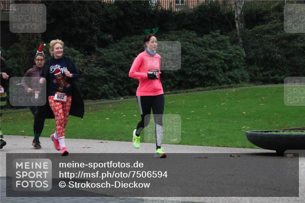 08.12.2024 - St. Pauli X-Mass-Run No. 14 Strokosch-Dieckow http://msf.ph/oto/7506594 08.12.2024 09:43:10 Laufen 5, 882 meine-sportfotos.de