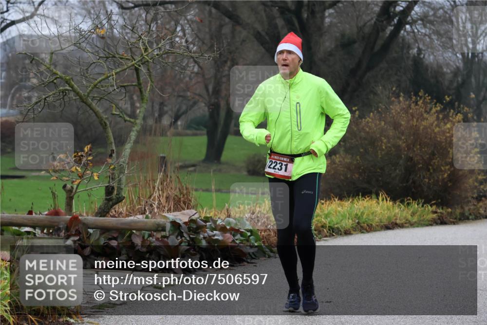 08.12.2024 - St. Pauli X-Mass-Run No. 14 Strokosch-Dieckow http://msf.ph/oto/7506597 08.12.2024 10:47:34 Laufen 14, 2231 meine-sportfotos.de