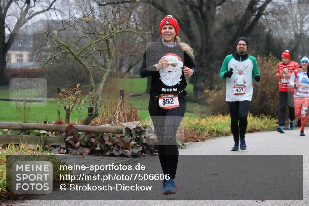 08.12.2024 - St. Pauli X-Mass-Run No. 14 Strokosch-Dieckow http://msf.ph/oto/7506606 08.12.2024 10:47:55 Laufen 14, 852, 407, 155, 181 meine-sportfotos.de