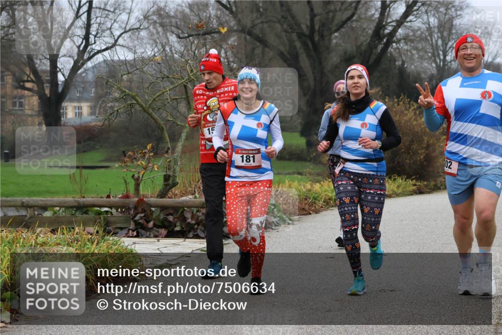 08.12.2024 - St. Pauli X-Mass-Run No. 14 Strokosch-Dieckow http://msf.ph/oto/7506634 08.12.2024 10:48:00 Laufen 15, 181, 02 meine-sportfotos.de
