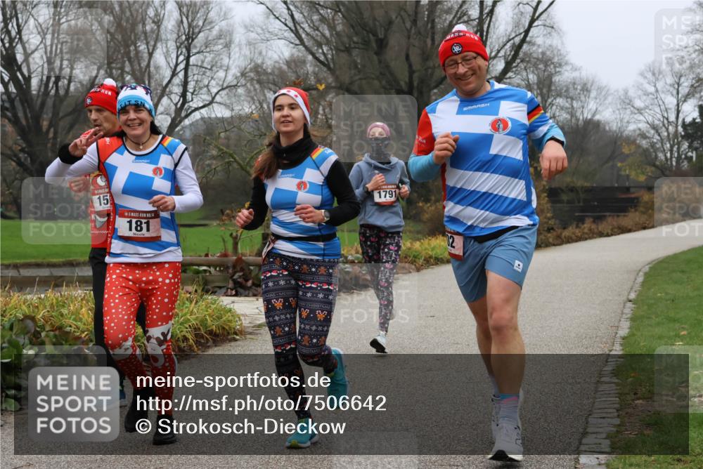 08.12.2024 - St. Pauli X-Mass-Run No. 14 Strokosch-Dieckow http://msf.ph/oto/7506642 08.12.2024 10:48:02 Laufen 15, 14, 181, 1791, 70, 12 meine-sportfotos.de
