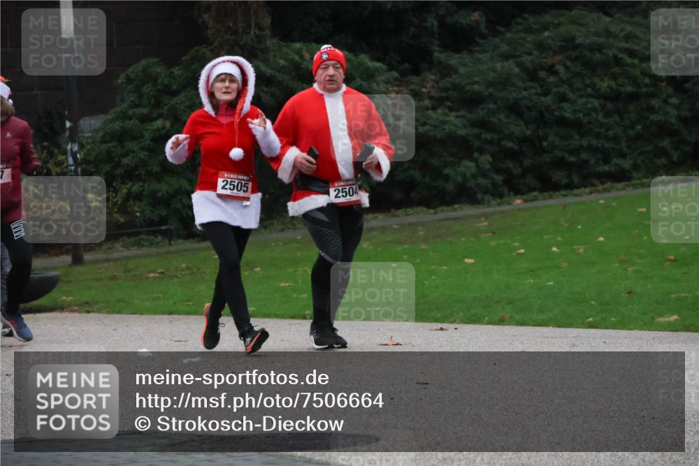 08.12.2024 - St. Pauli X-Mass-Run No. 14 Strokosch-Dieckow http://msf.ph/oto/7506664 08.12.2024 09:43:23 Laufen 2505, 2504 meine-sportfotos.de