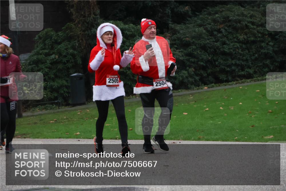 08.12.2024 - St. Pauli X-Mass-Run No. 14 Strokosch-Dieckow http://msf.ph/oto/7506667 08.12.2024 09:43:24 Laufen 1000, 2505, 2504 meine-sportfotos.de