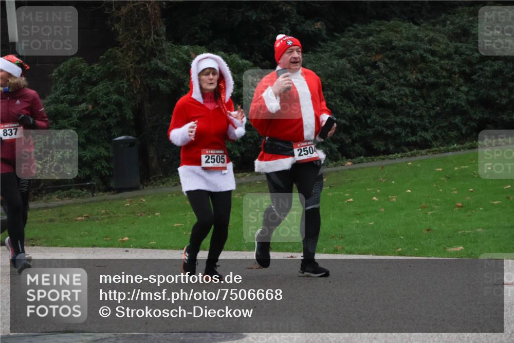 08.12.2024 - St. Pauli X-Mass-Run No. 14 Strokosch-Dieckow http://msf.ph/oto/7506668 08.12.2024 09:43:24 Laufen 837, 2505, 2504 meine-sportfotos.de