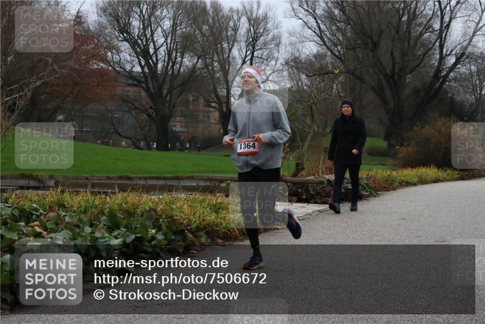 08.12.2024 - St. Pauli X-Mass-Run No. 14 Strokosch-Dieckow http://msf.ph/oto/7506672 08.12.2024 10:48:48 Laufen 1364 meine-sportfotos.de