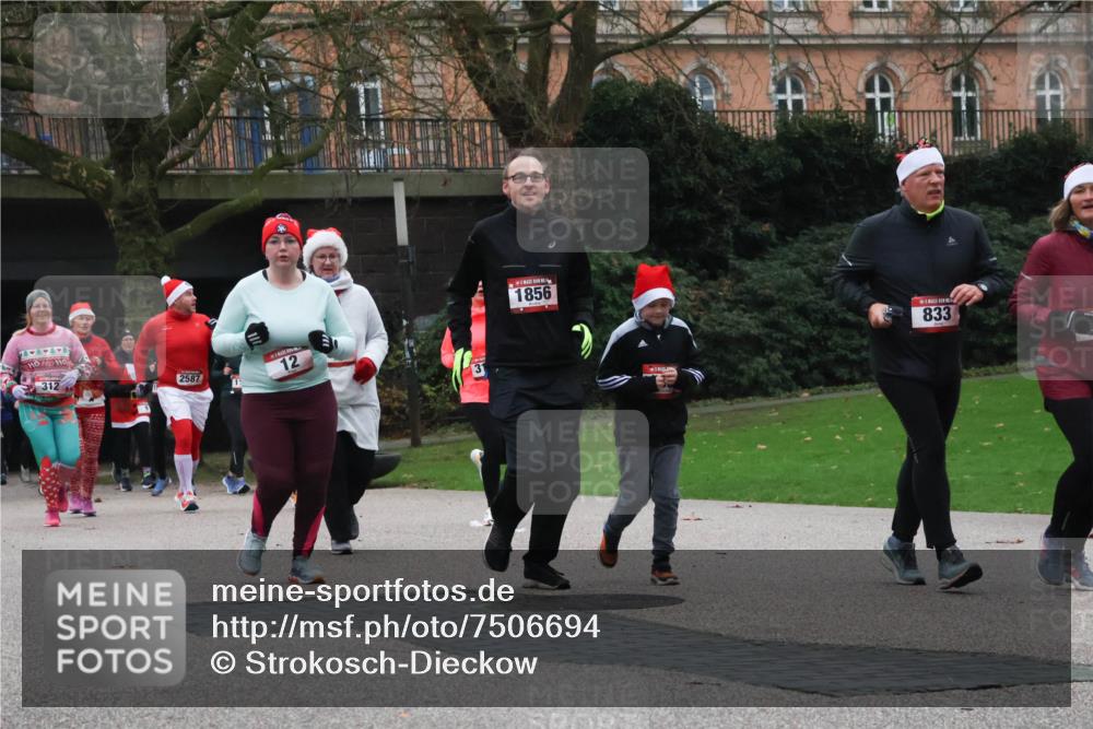 08.12.2024 - St. Pauli X-Mass-Run No. 14 Strokosch-Dieckow http://msf.ph/oto/7506694 08.12.2024 09:43:27 Laufen 312, 2587, 1, 1856, 12, 833 meine-sportfotos.de