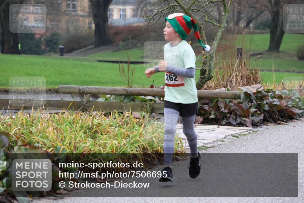 08.12.2024 - St. Pauli X-Mass-Run No. 14 Strokosch-Dieckow http://msf.ph/oto/7506695 08.12.2024 10:49:00 Laufen 262 meine-sportfotos.de