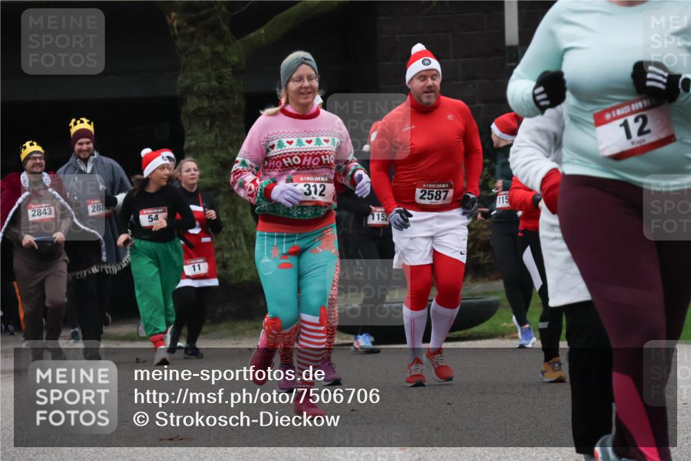 08.12.2024 - St. Pauli X-Mass-Run No. 14 Strokosch-Dieckow http://msf.ph/oto/7506706 08.12.2024 09:43:29 Laufen 2843, 288, 54, 11, 14, 312, 1152, 2587, 115, 12 meine-sportfotos.de