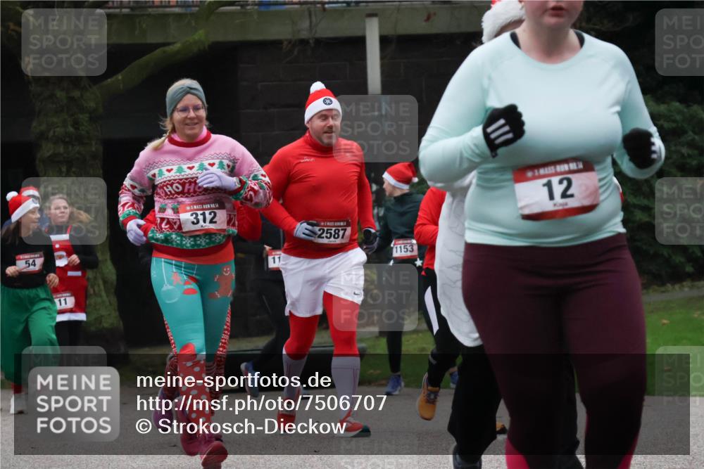 08.12.2024 - St. Pauli X-Mass-Run No. 14 Strokosch-Dieckow http://msf.ph/oto/7506707 08.12.2024 09:43:29 Laufen 54, 11, 14, 312, 11, 2587, 1153, 12 meine-sportfotos.de