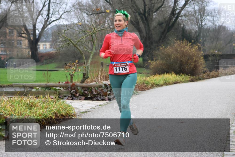 08.12.2024 - St. Pauli X-Mass-Run No. 14 Strokosch-Dieckow http://msf.ph/oto/7506710 08.12.2024 10:49:03 Laufen 14, 1176 meine-sportfotos.de