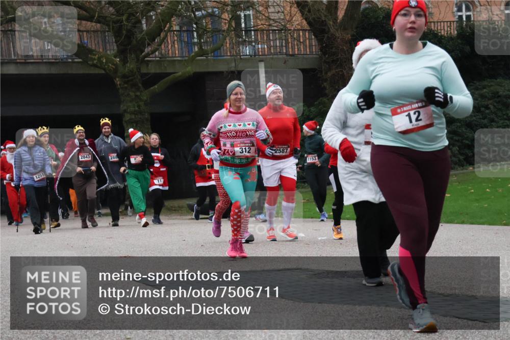 08.12.2024 - St. Pauli X-Mass-Run No. 14 Strokosch-Dieckow http://msf.ph/oto/7506711 08.12.2024 09:43:30 Laufen 1251, 2843, 288, 11, 312, 2587, 1153, 12 meine-sportfotos.de