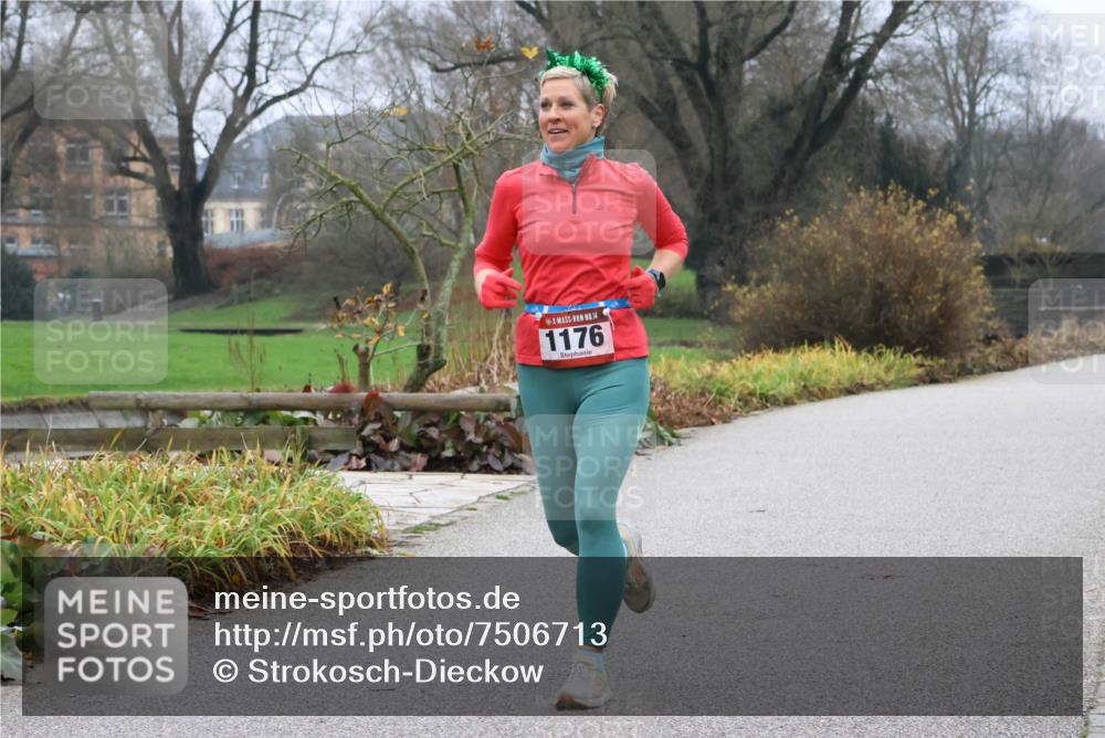 08.12.2024 - St. Pauli X-Mass-Run No. 14 Strokosch-Dieckow http://msf.ph/oto/7506713 08.12.2024 10:49:03 Laufen 14, 1176 meine-sportfotos.de