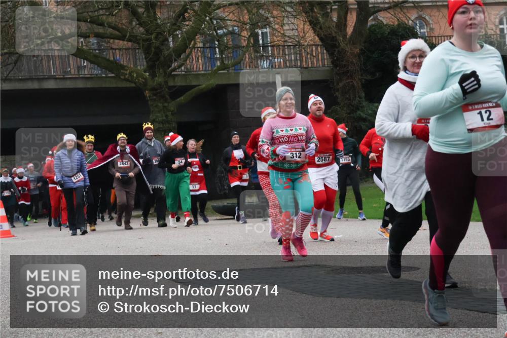 08.12.2024 - St. Pauli X-Mass-Run No. 14 Strokosch-Dieckow http://msf.ph/oto/7506714 08.12.2024 09:43:30 Laufen 2797, 1251, 2843, 288, 54, 11, 312, 2587, 1153, 12 meine-sportfotos.de