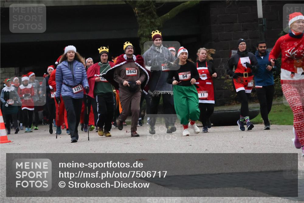 08.12.2024 - St. Pauli X-Mass-Run No. 14 Strokosch-Dieckow http://msf.ph/oto/7506717 08.12.2024 09:43:31 Laufen 2797, 2798, 11, 2843, 288, 1251, 54, 11 meine-sportfotos.de