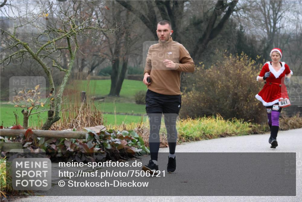 08.12.2024 - St. Pauli X-Mass-Run No. 14 Strokosch-Dieckow http://msf.ph/oto/7506721 08.12.2024 10:49:14 Laufen 941 meine-sportfotos.de