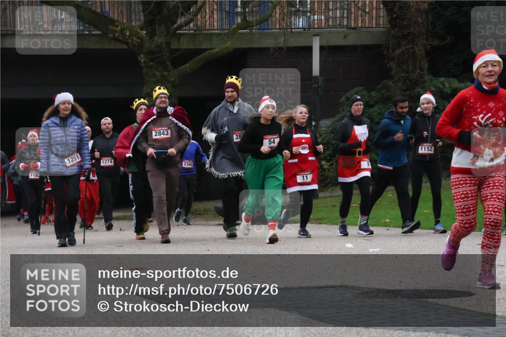 08.12.2024 - St. Pauli X-Mass-Run No. 14 Strokosch-Dieckow http://msf.ph/oto/7506726 08.12.2024 09:43:32 Laufen 1183, 1251, 1274, 2843, 2344, 28, 54, 11, 9, 1152 meine-sportfotos.de