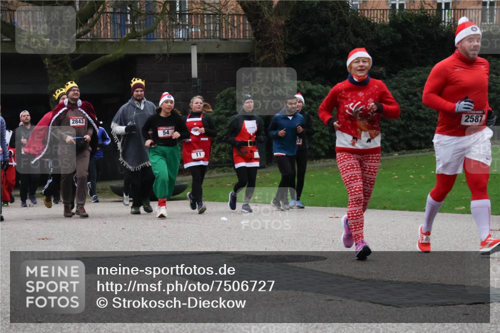 08.12.2024 - St. Pauli X-Mass-Run No. 14 Strokosch-Dieckow http://msf.ph/oto/7506727 08.12.2024 09:43:32 Laufen 2843, 54, 11, 52, 2587 meine-sportfotos.de