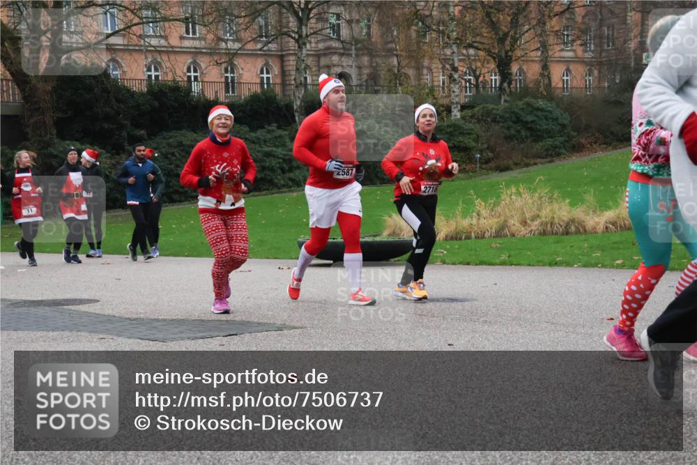 08.12.2024 - St. Pauli X-Mass-Run No. 14 Strokosch-Dieckow http://msf.ph/oto/7506737 08.12.2024 09:43:33 Laufen 11, 2587, 2716 meine-sportfotos.de