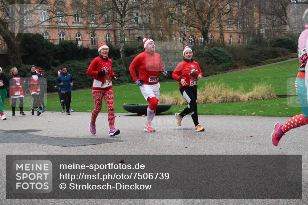 08.12.2024 - St. Pauli X-Mass-Run No. 14 Strokosch-Dieckow http://msf.ph/oto/7506739 08.12.2024 09:43:33 Laufen 11, 2587, 2716 meine-sportfotos.de