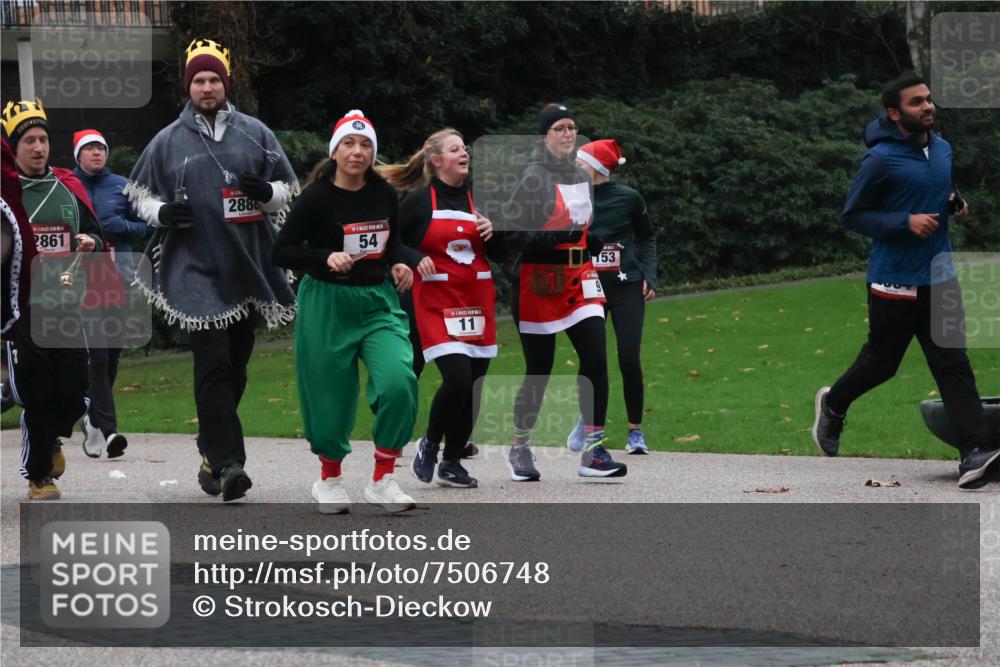 08.12.2024 - St. Pauli X-Mass-Run No. 14 Strokosch-Dieckow http://msf.ph/oto/7506748 08.12.2024 09:43:34 Laufen 2861, 2886, 54, 11, 153 meine-sportfotos.de