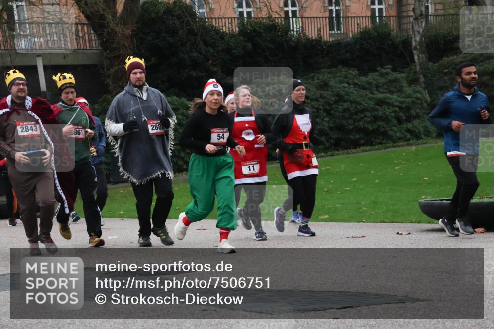 08.12.2024 - St. Pauli X-Mass-Run No. 14 Strokosch-Dieckow http://msf.ph/oto/7506751 08.12.2024 09:43:34 Laufen 2843, 861, 288, 54, 11 meine-sportfotos.de